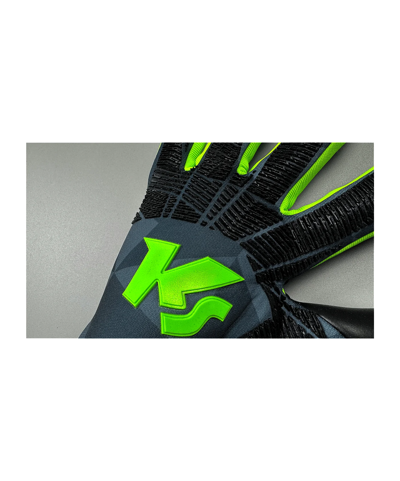 KEEPERsport Varan8 Champ Power Demon Torwarthandschuhe Schwarz