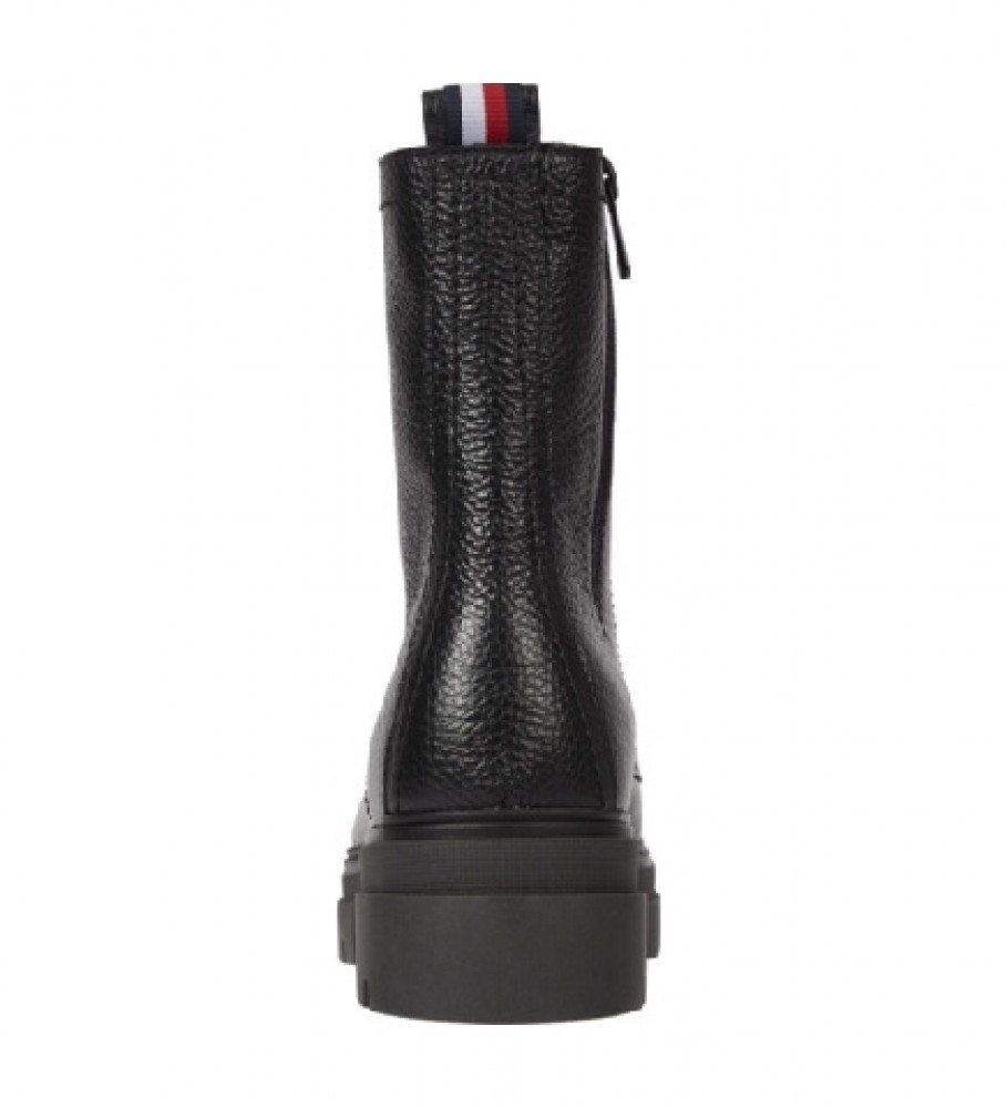 Botas de couro com cadarço monocromáticas Tommy Hilfiger, pretas.