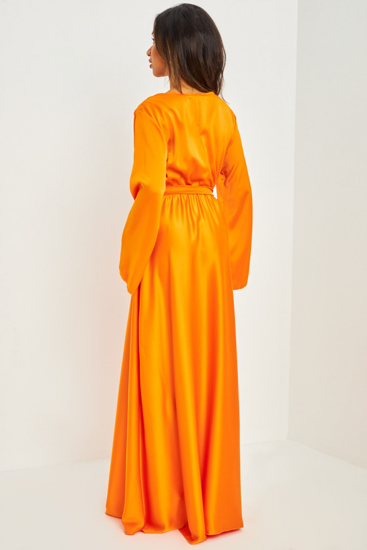 Robe orange longue satinée