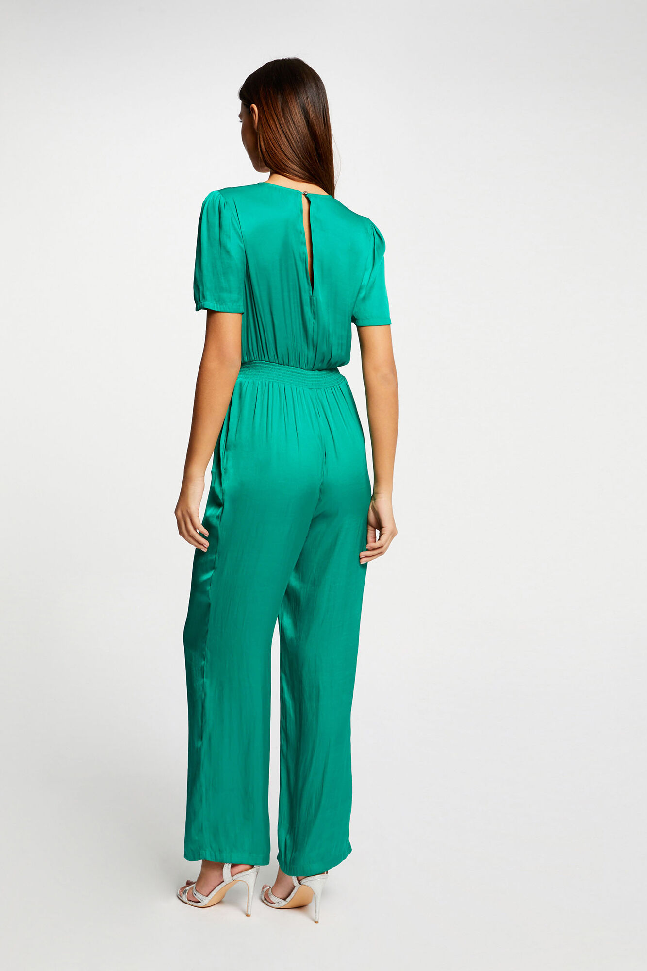 Vestido longo, liso e solto de cetim monocromia - Verde