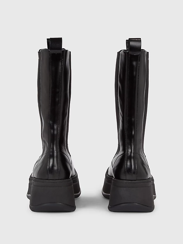 Botas de cano curto com salto plataforma em couro