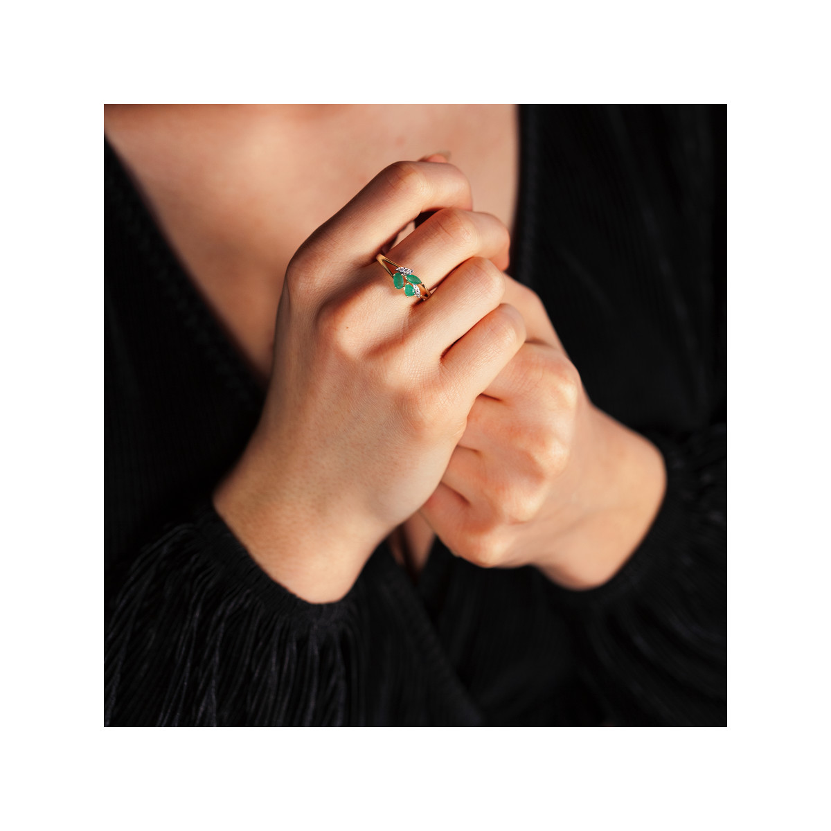 Bague or 375 2 tons émeraudes et diamants