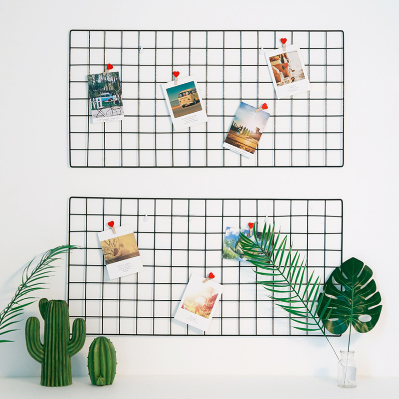 (45x65cm) Wandgitter Fotohalter Organizer Deko Wandhalterung inkl. Palm Blatt und bunte Klammern - Schwarz