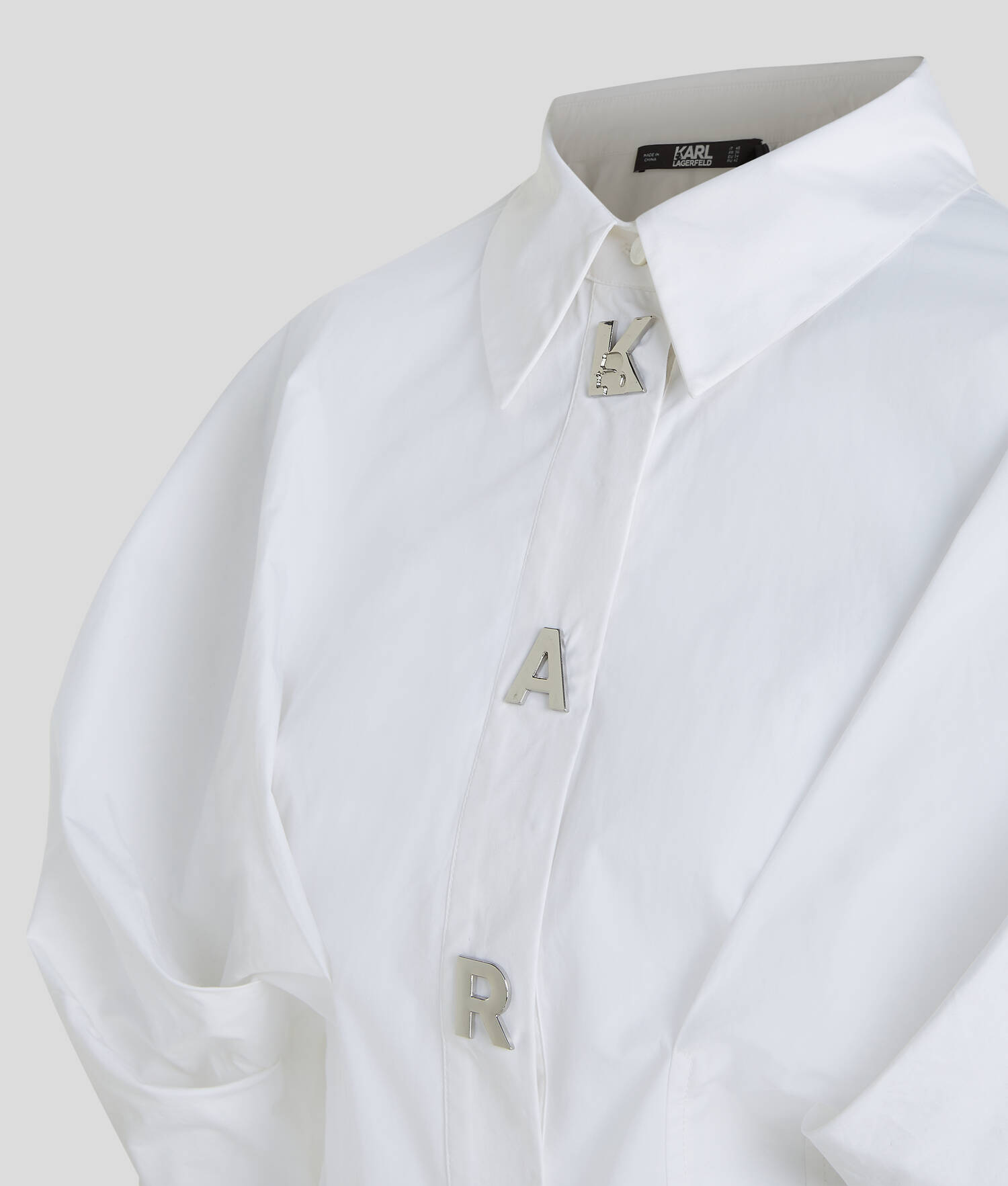 CHEMISE ORNÉE DES LETTRES KARL