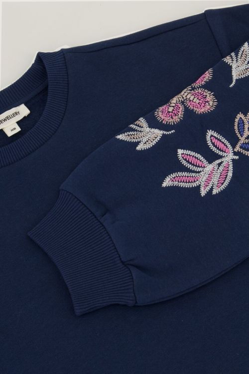 Donkerblauwe sweater met embroidery