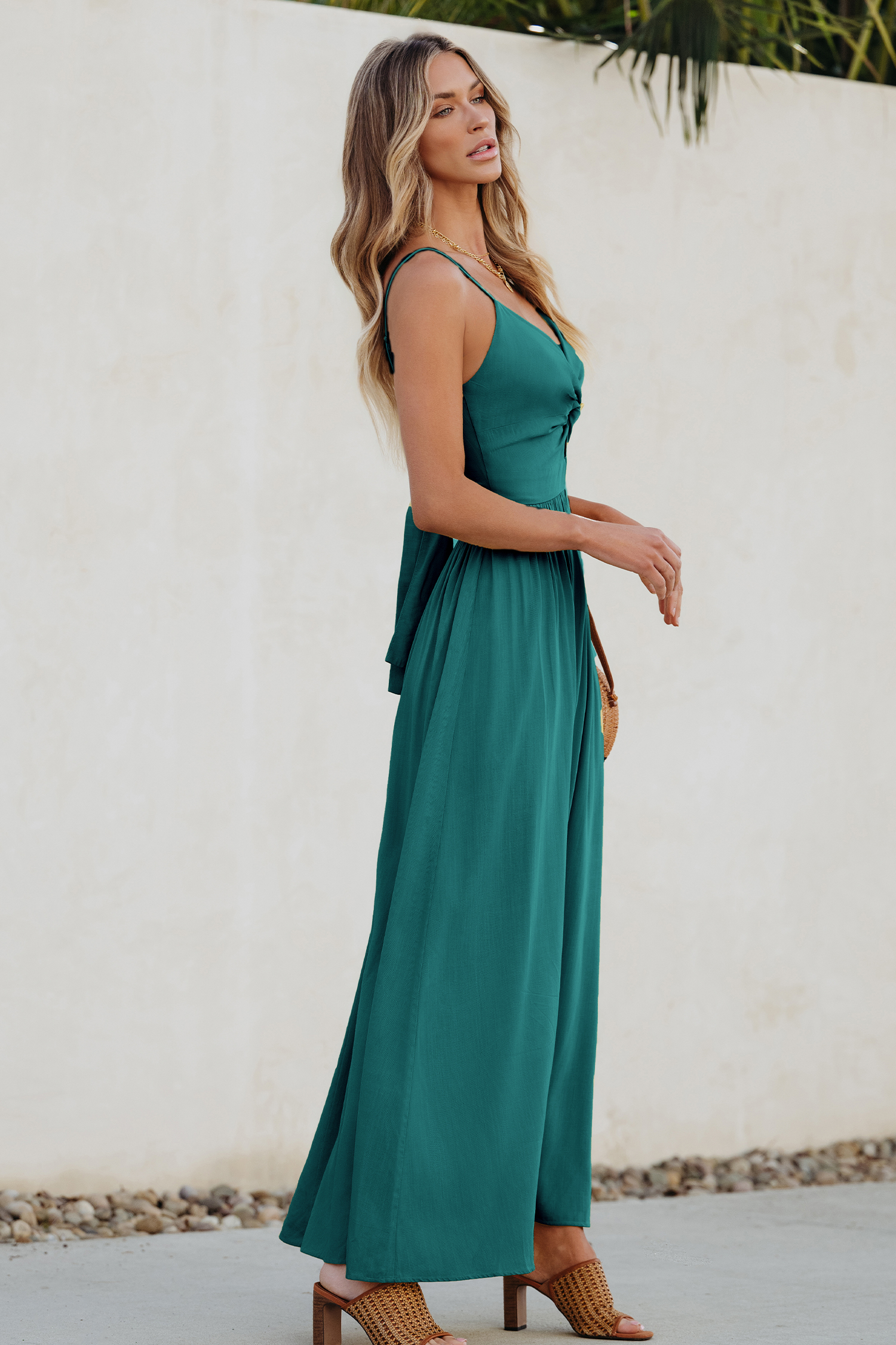 Robe maxi torsadée sur le devant avec trou de serrure