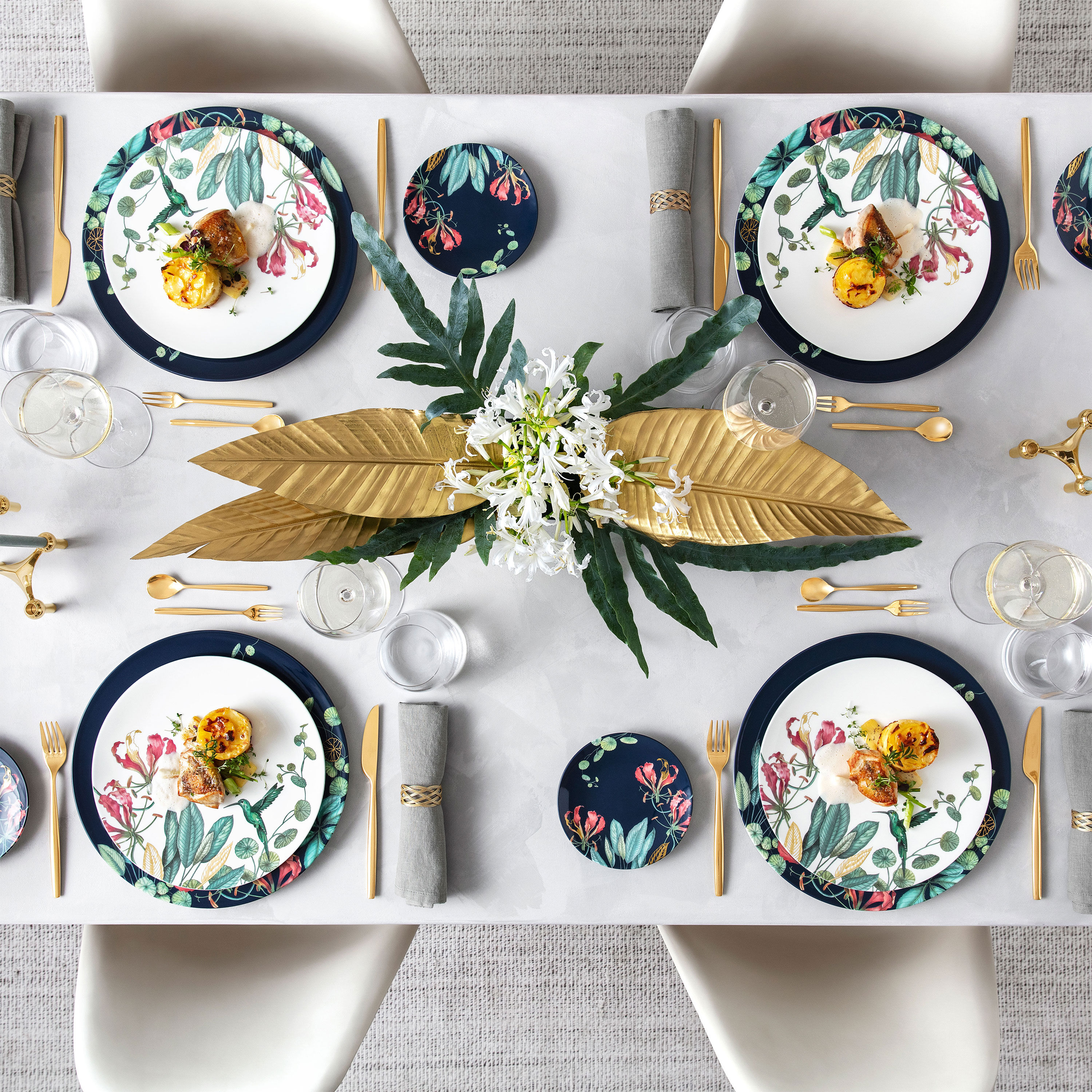 Avarua Cake plate Multi-colored, 13'', Premium Bone Porcelain