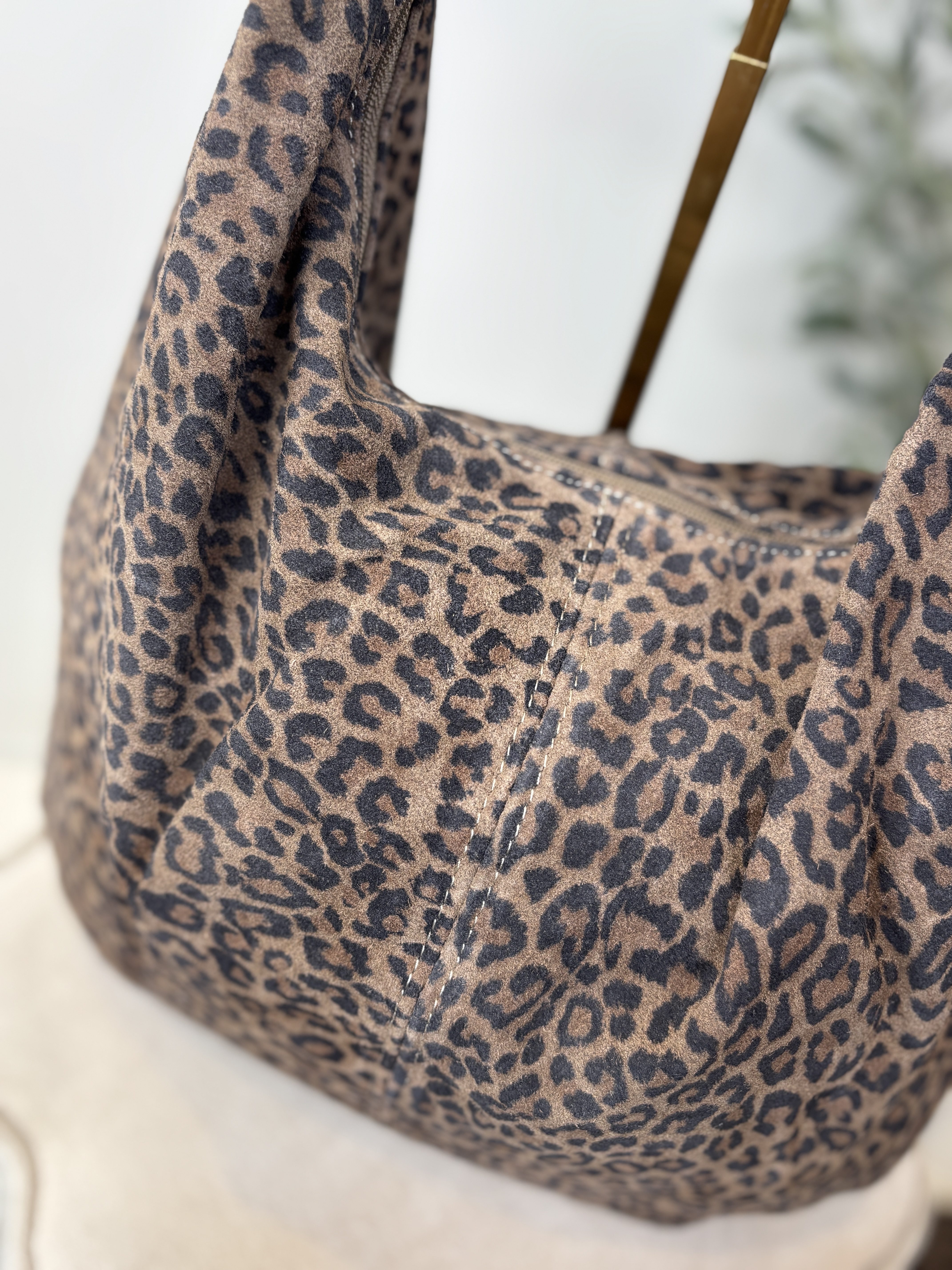 Suez Schoudertas - Suede Luipaard