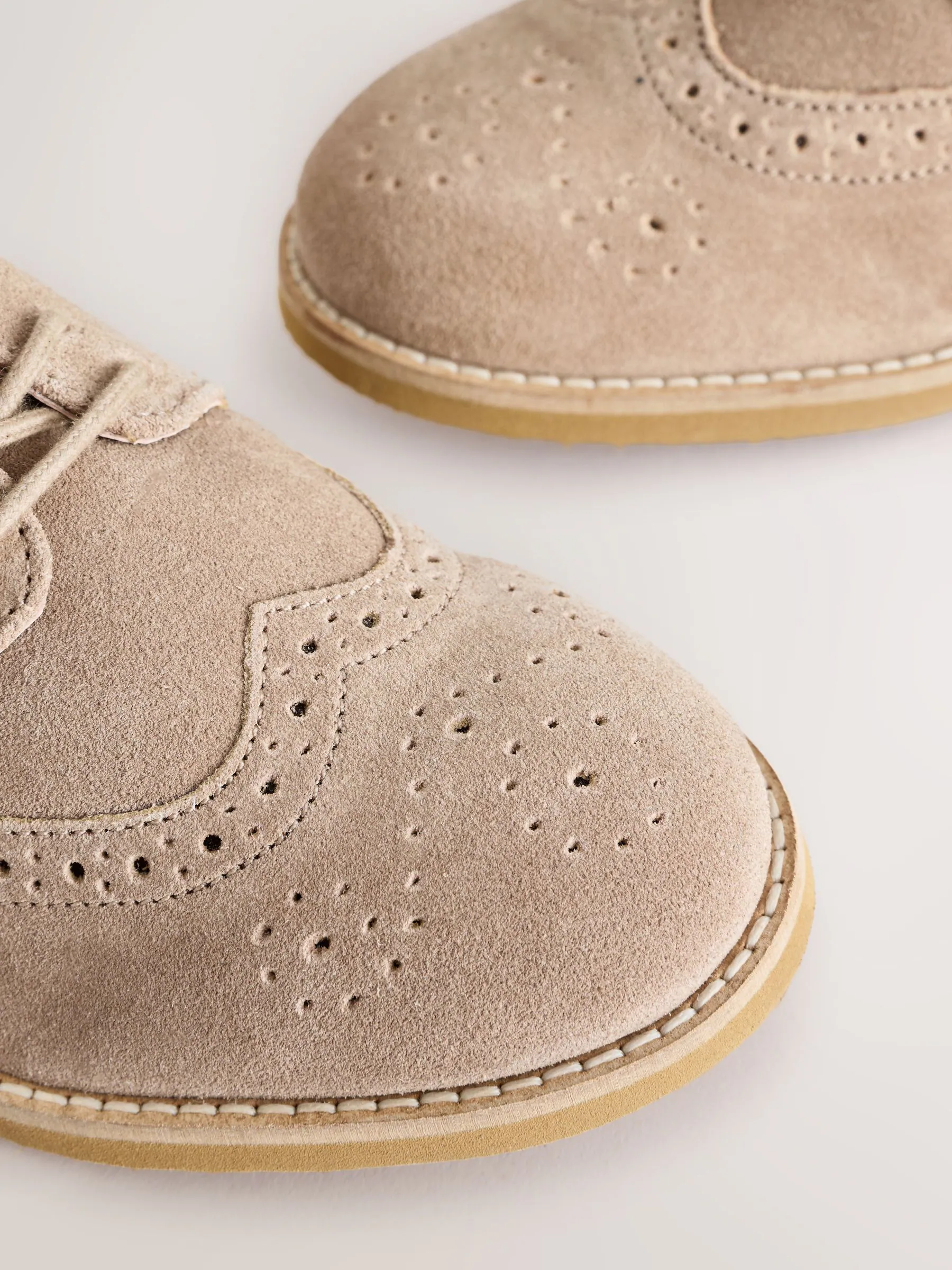 Neutraal - Modieuze brogues van leer