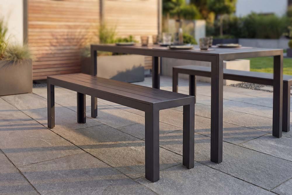 Moderne Gartenbank DESIGNO 130cm anthrazit schwarz Aluminium wetterfest Outdoor Sitzbank