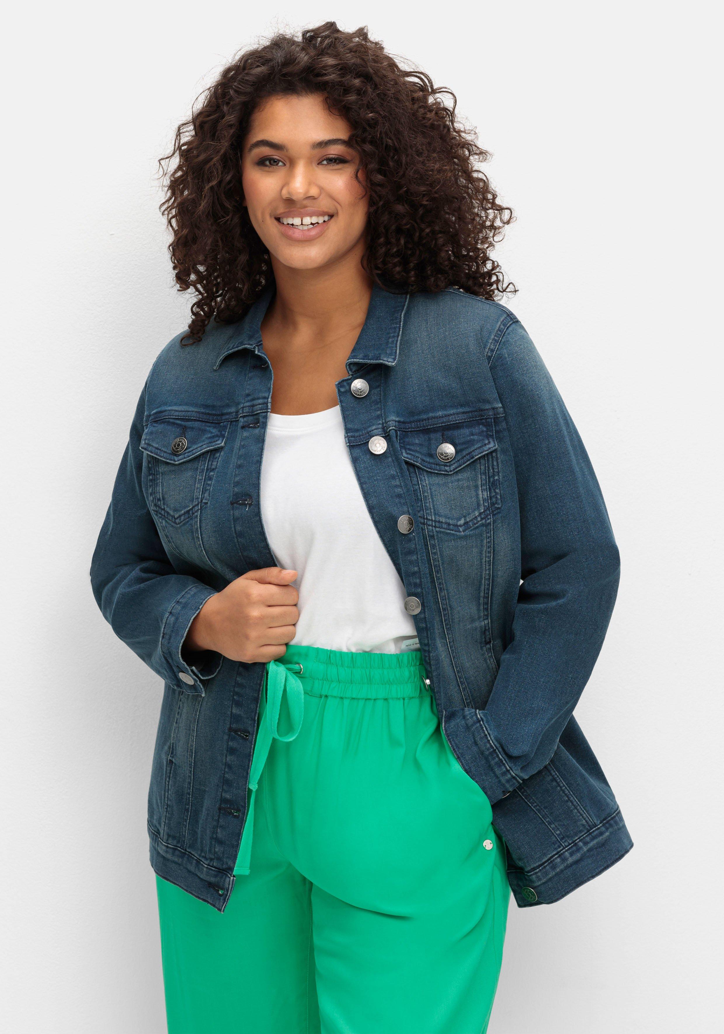 Jeansjacke in taillierter Form, mit Brusttaschen