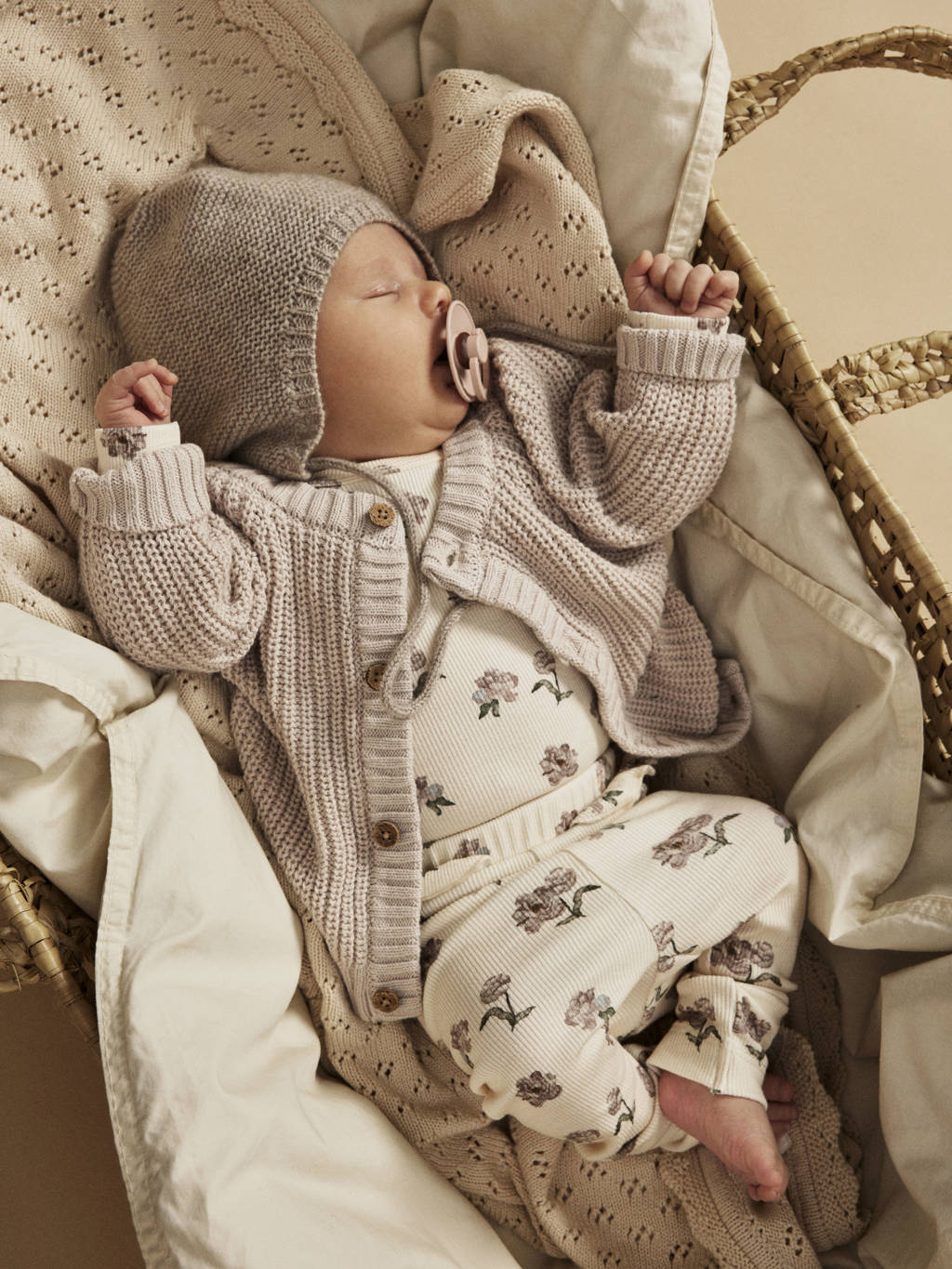 LIL' ATELIER baby gebreid vest NMNEMLEN lichtzand