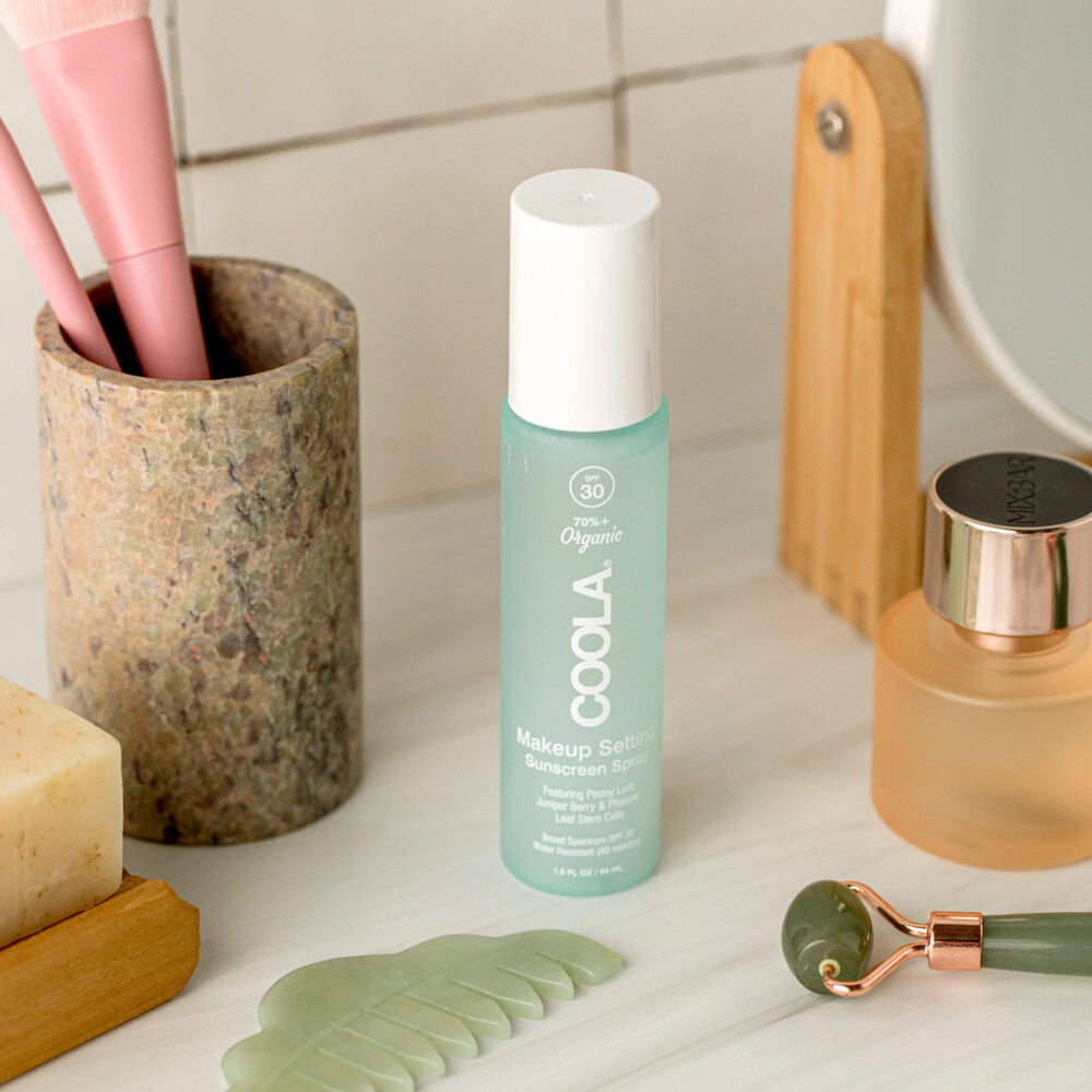 Coola Organic Makeup Setting Sunscreen Spray SPF 3044 ml