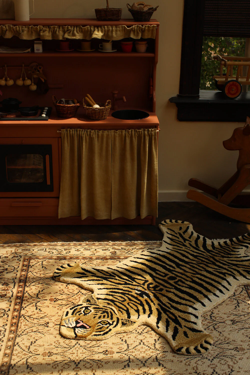 Doing Goods  Drowsy Tiger gulvtæppe, Large - Brown