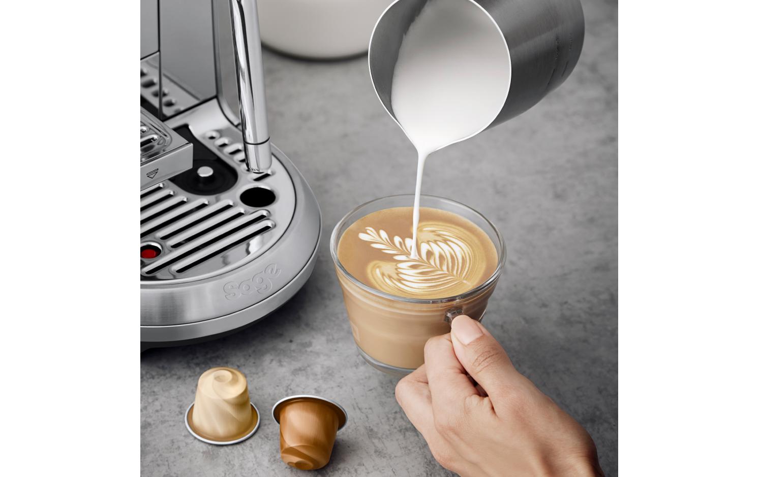Kaffeemaschine Nespresso Creatista Plus SNE800BSS Silber<br>Kapselmaschine der Original Line für Kaffeespezialitäten in Barista-Qualität