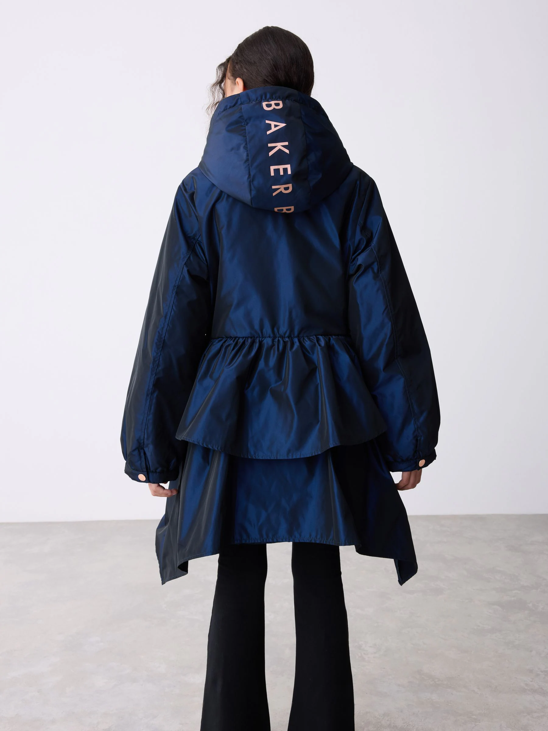 Marineblauw - Baker by Ted Baker - Regenbestendige regenjas met strik en ruches