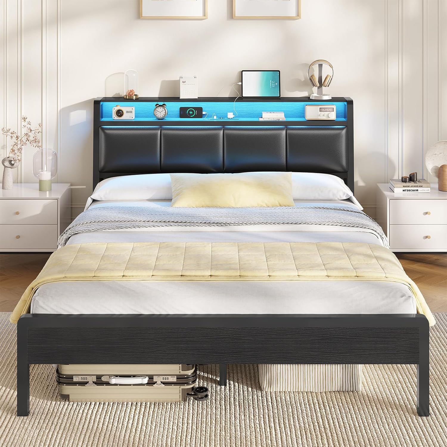 Bett 140 x 200, Bett mit LED-Beleuchtung, Polsterbett 140x200, Ladestation, Bettgestell mit Lattenrost, für Schlafzimmer, Gästezimmer, Schwarz