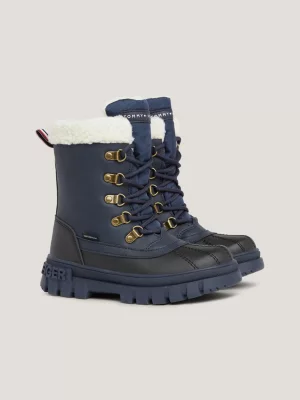 Botas impermeáveis com travas e cadarço