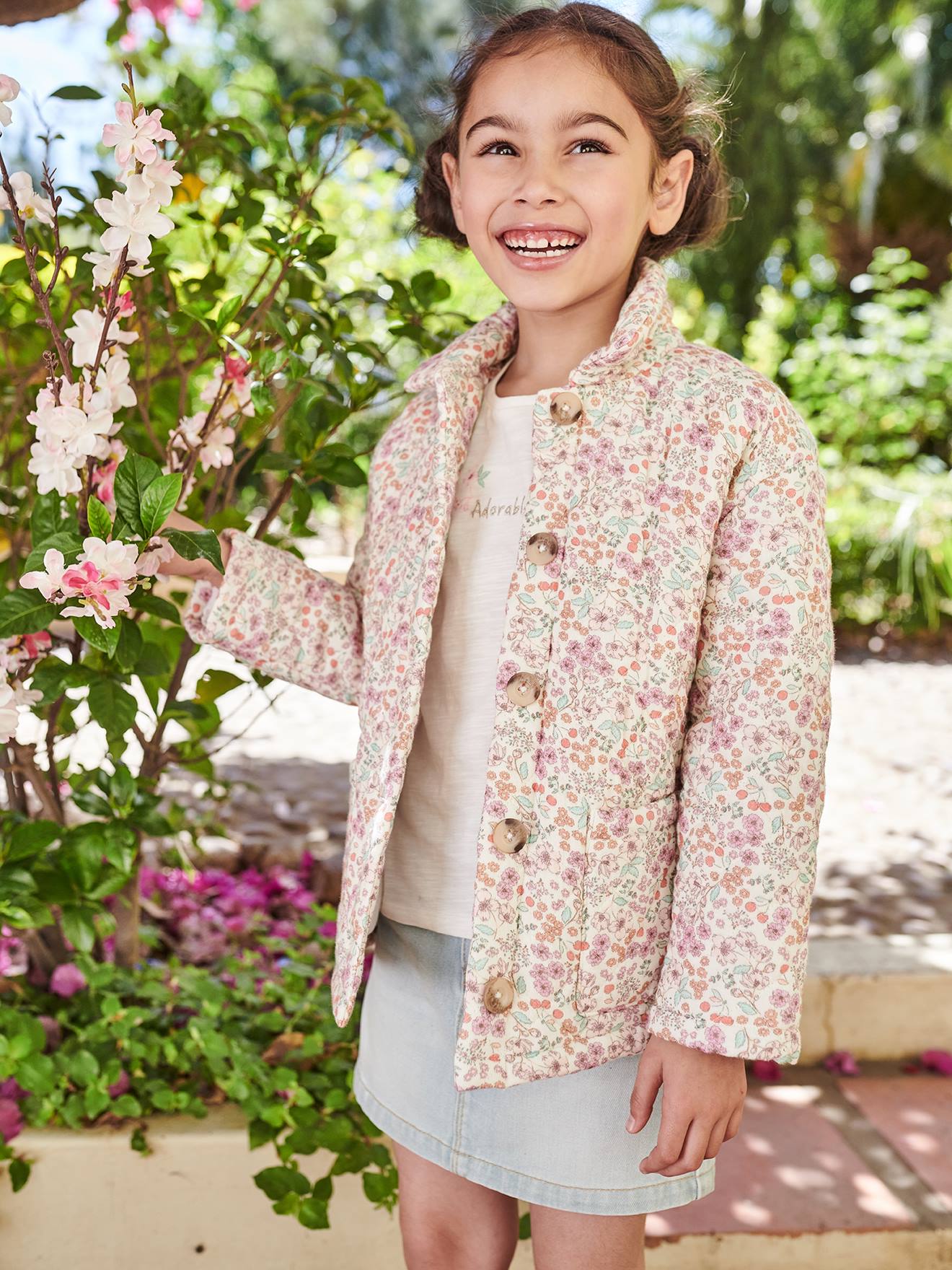 Jaqueta acolchoada off-white com estampa floral para meninas