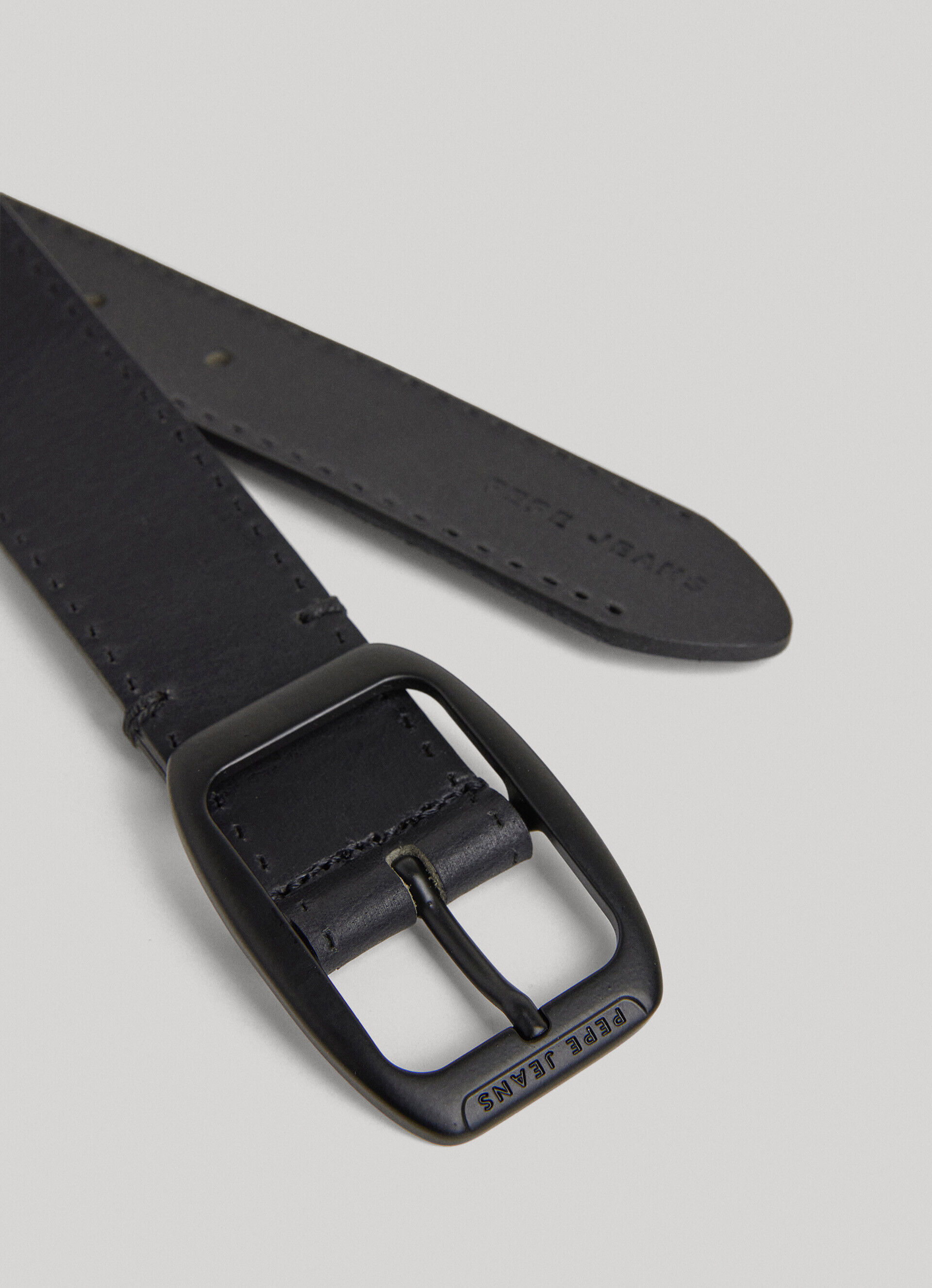 Cinto de couro com fivela quadrada - preto