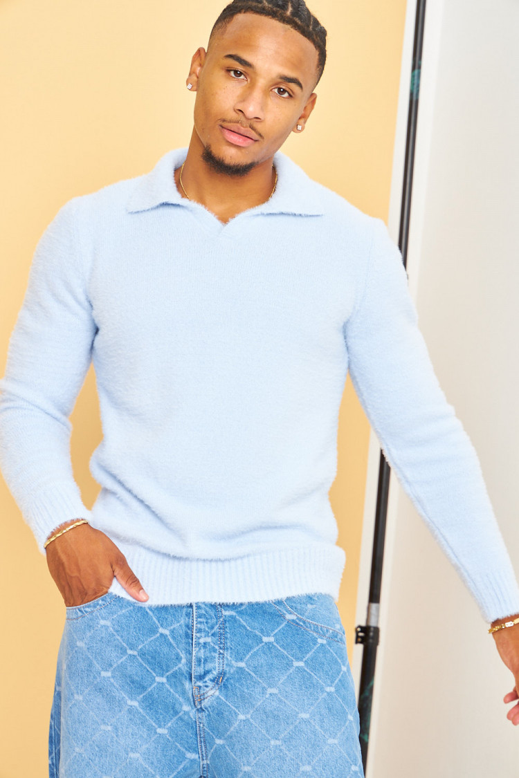 Pull bleu en laine a col à rabats