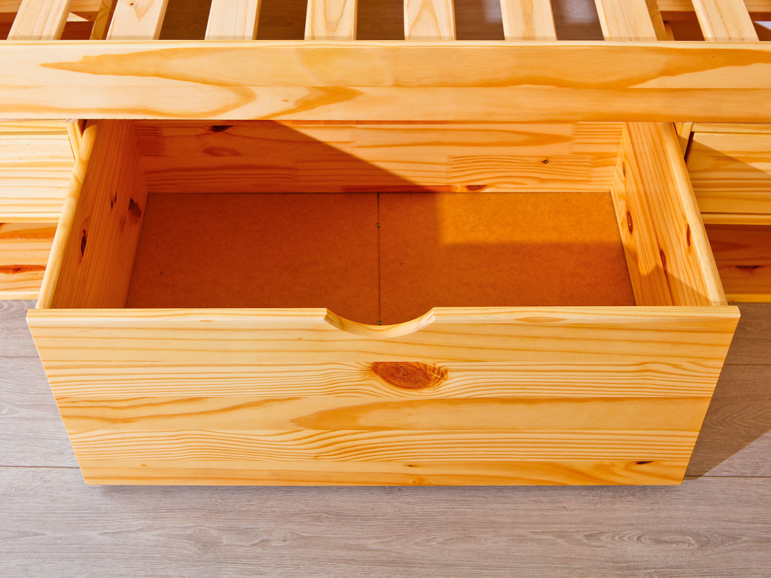 Funktionsbett TOM mit viel Stauraum
