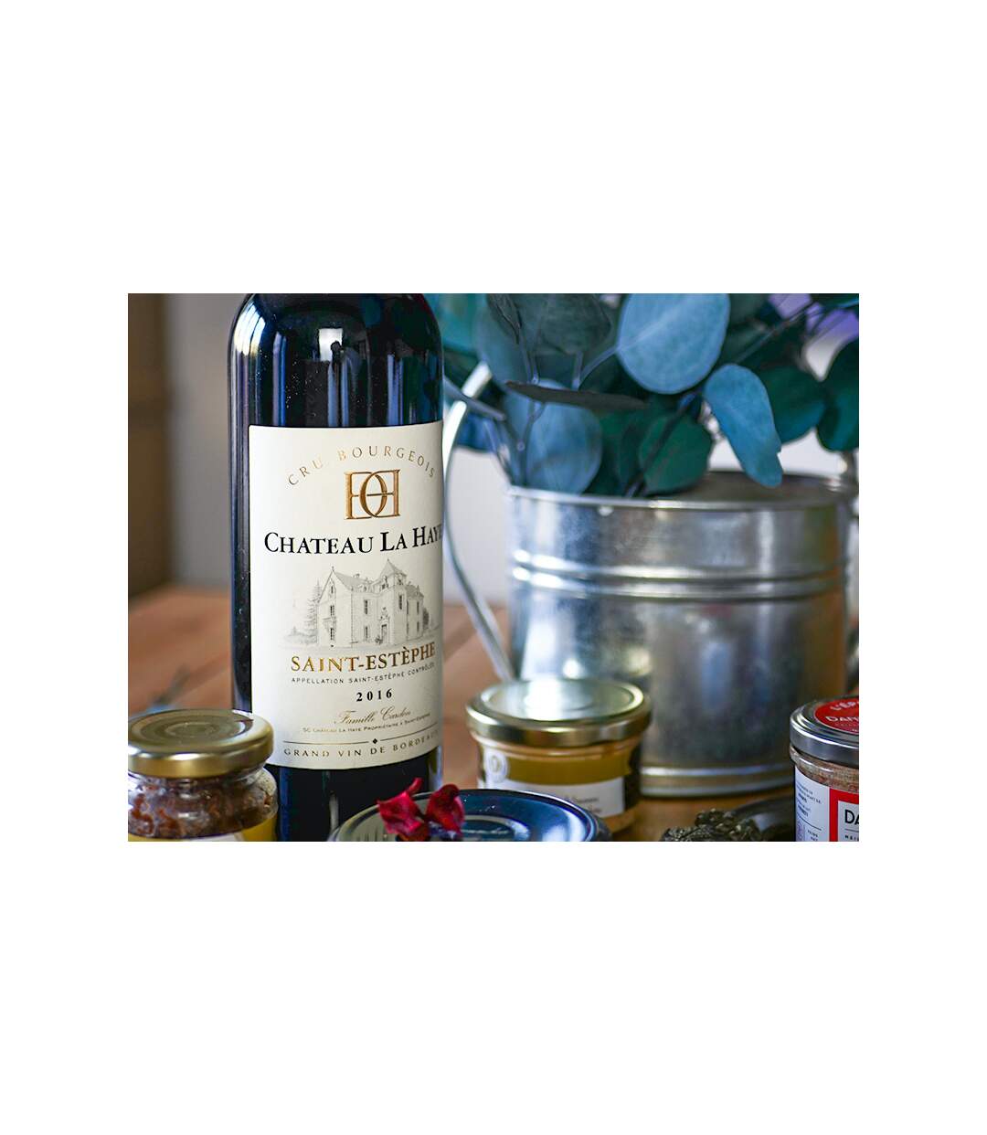 Panier gourmand L'Étoilé à domicile : piperade, olivade, terrines, pâte à tartiner et vin - SMARTBOX - Coffret Cadeau Gastronomie