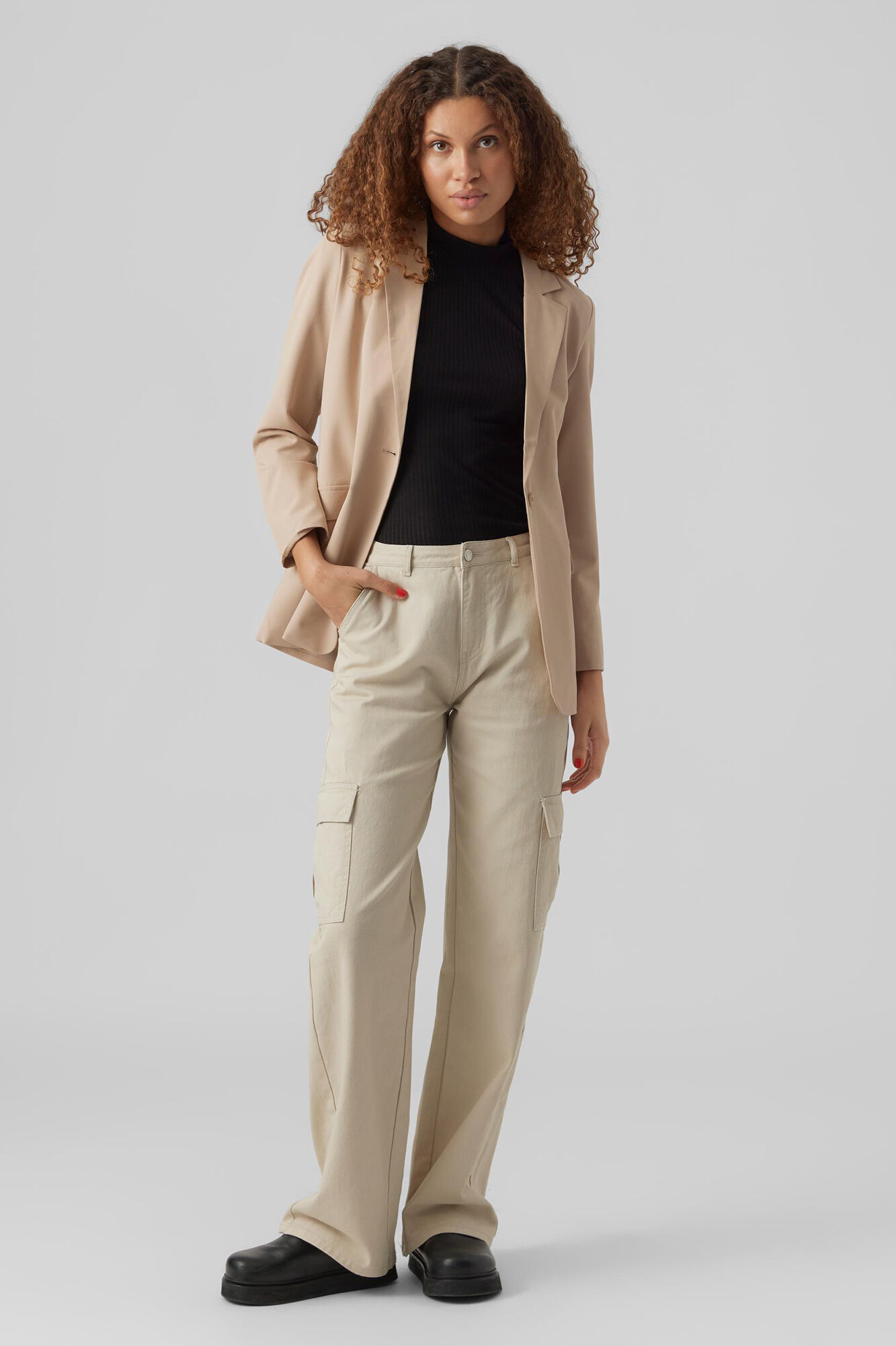 Blazer feminino clássico de corte reto - Bege