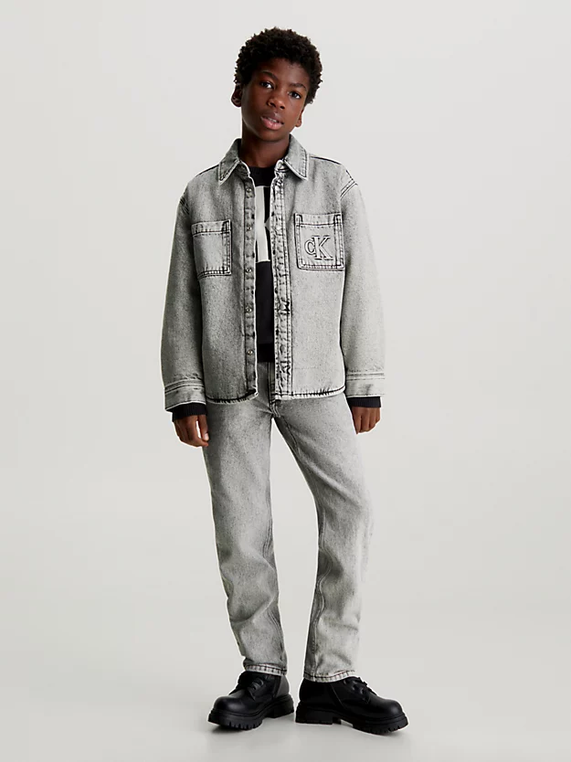 calça jeans skater com lavagem stonewashed
