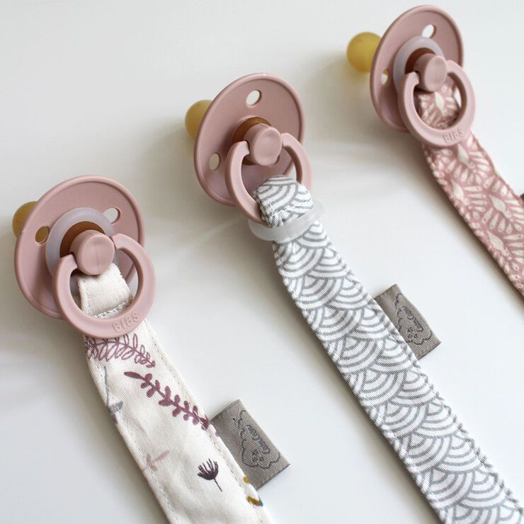 Cam Cam Copenhagen Pacifier Holder Pressed leaves rose