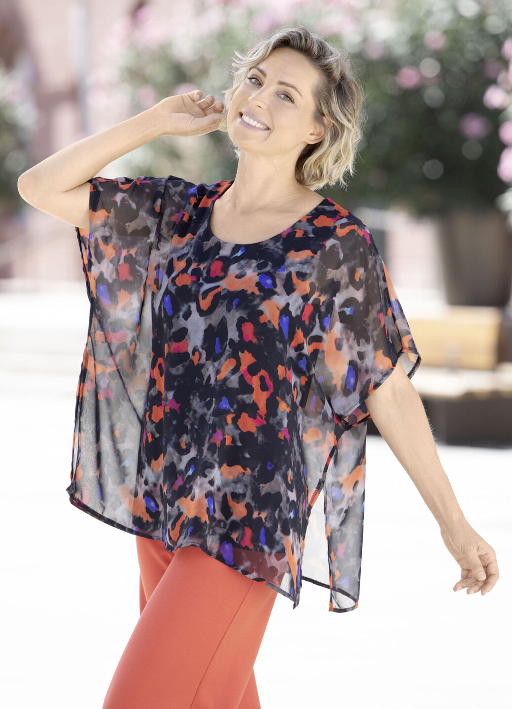 Doppellagiges Shirt mit Chiffon-Überwurf