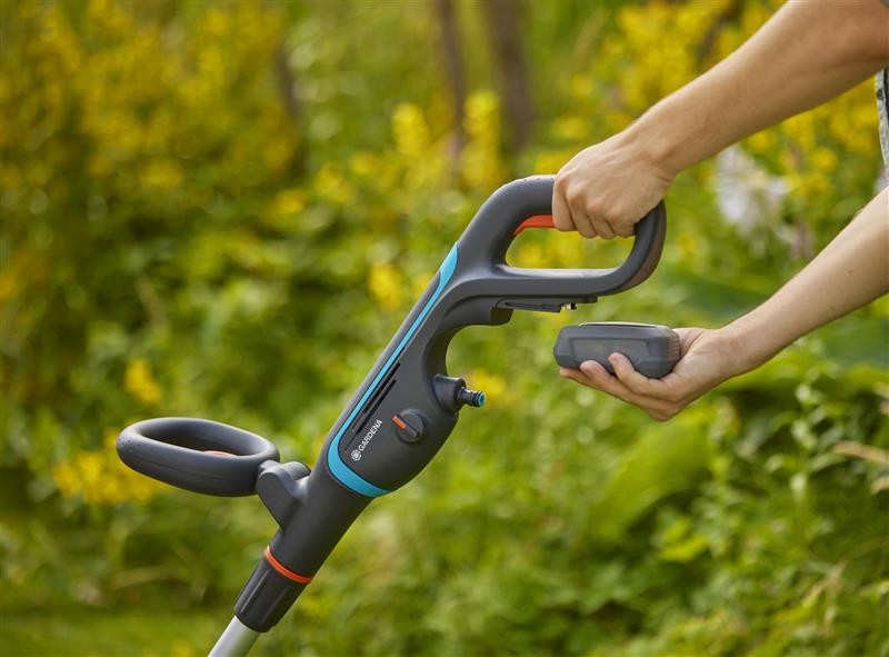 Gardena - Batteridrevet overfladerenser AquaBrush Universal 04/18V, solo