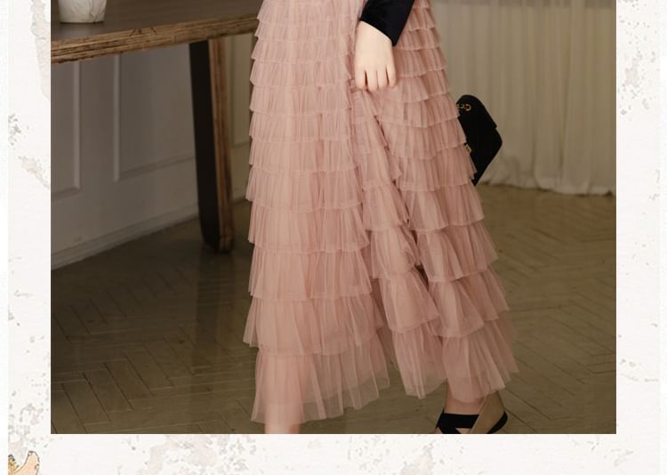 Plum Reverie - V-hals effen top met knopen / Hoge taille effen gelaagde mesh maxi A-lijn rok