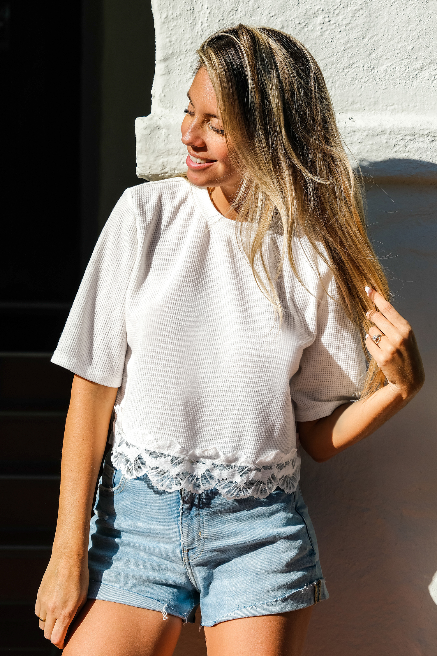T-shirt à col rond en dentelle festonnée blanc