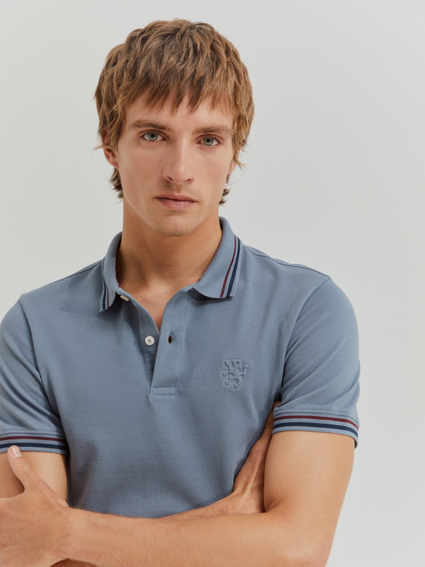 Polo piqué slim fit com riscas