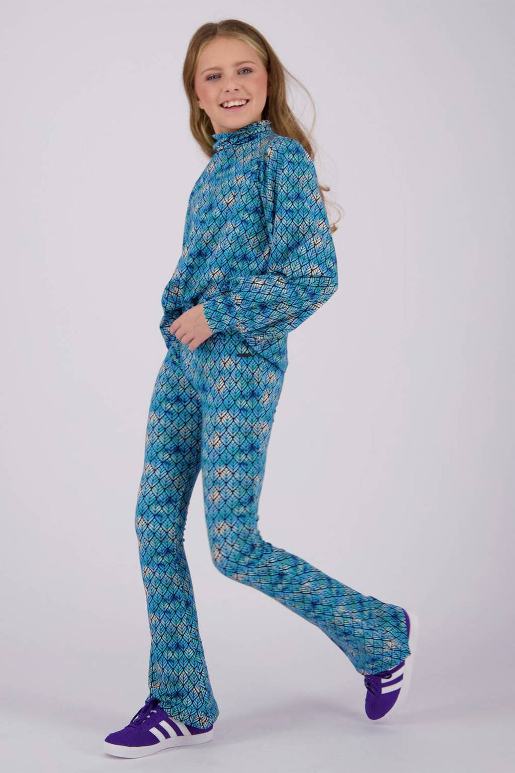 Vingino high waist flared broek Stexie met all over print blauw/grijs