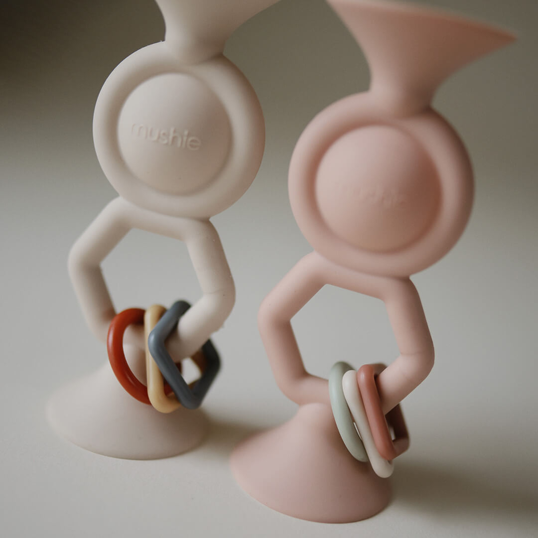 Mushie activiteitenspeeltje hexapop - blush