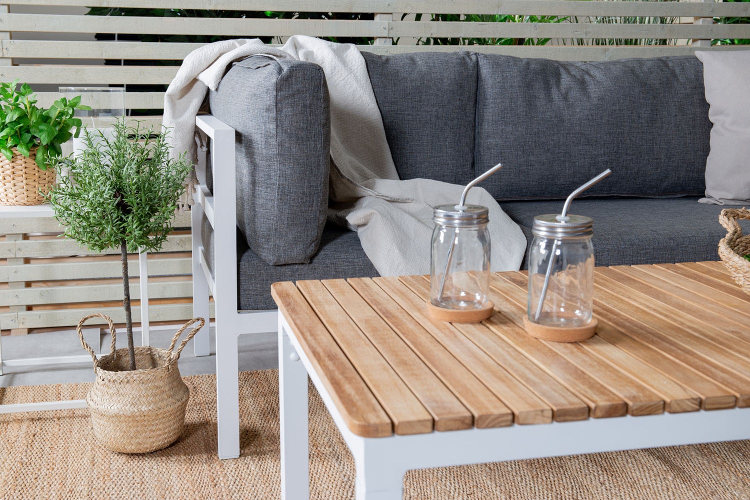 Brasilia salontafel, wit en teak. 110 x 60 x 46 cm