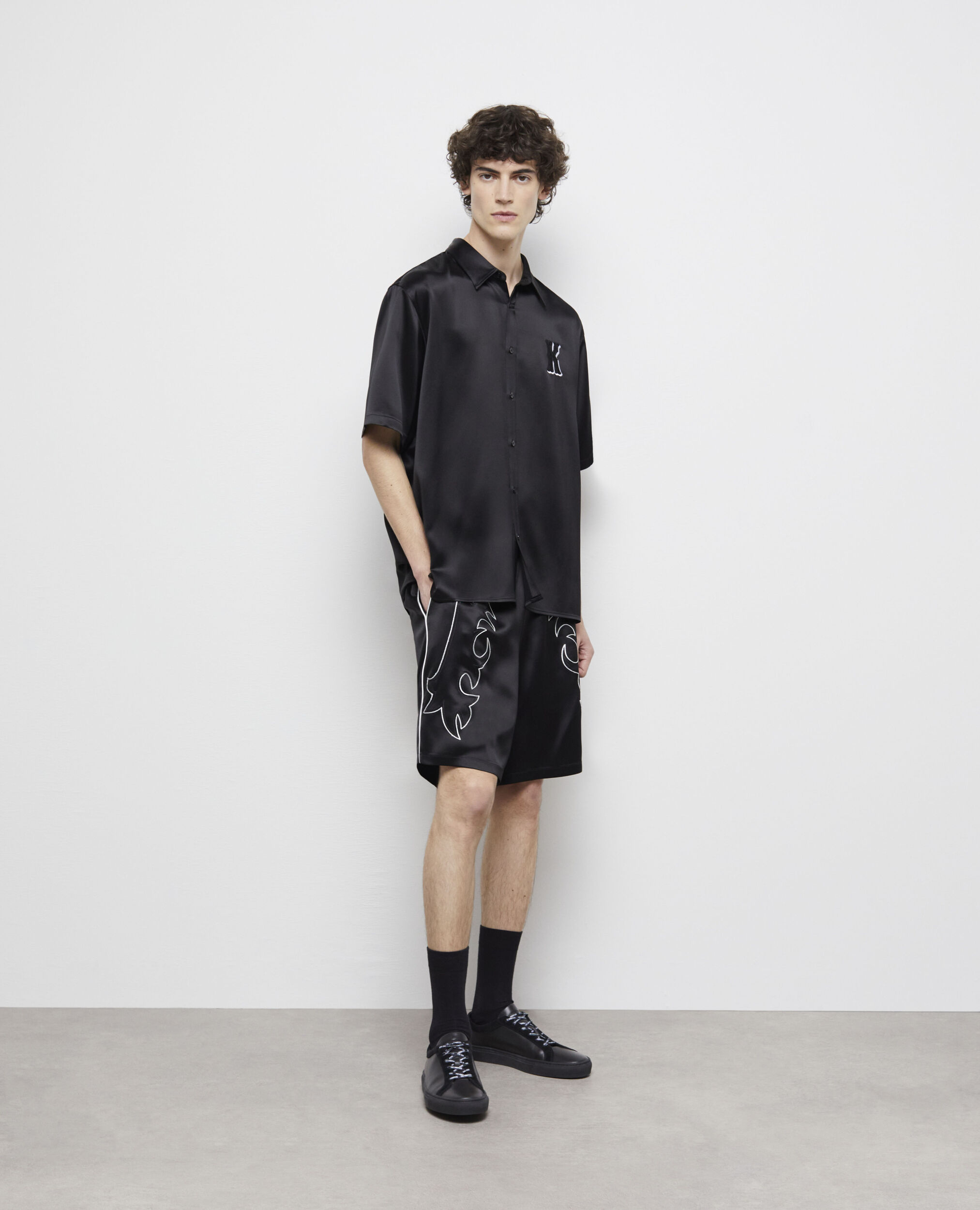 Short noir avec broderies Western