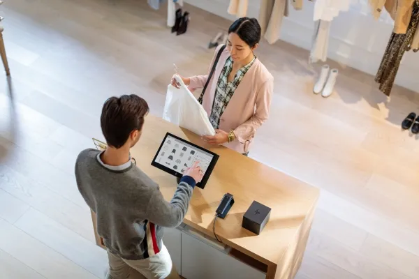 HP ElitePOS G1 Retail System 141 - Alt-i-én - 1 x Celeron 3965U / 2.2 GHz - RAM 4 GB - SSD 128 GB - TLC - HD Graphics 610 - Gigabit Ethernet - Win 10 Pro 64-bit - skærm: LED 14