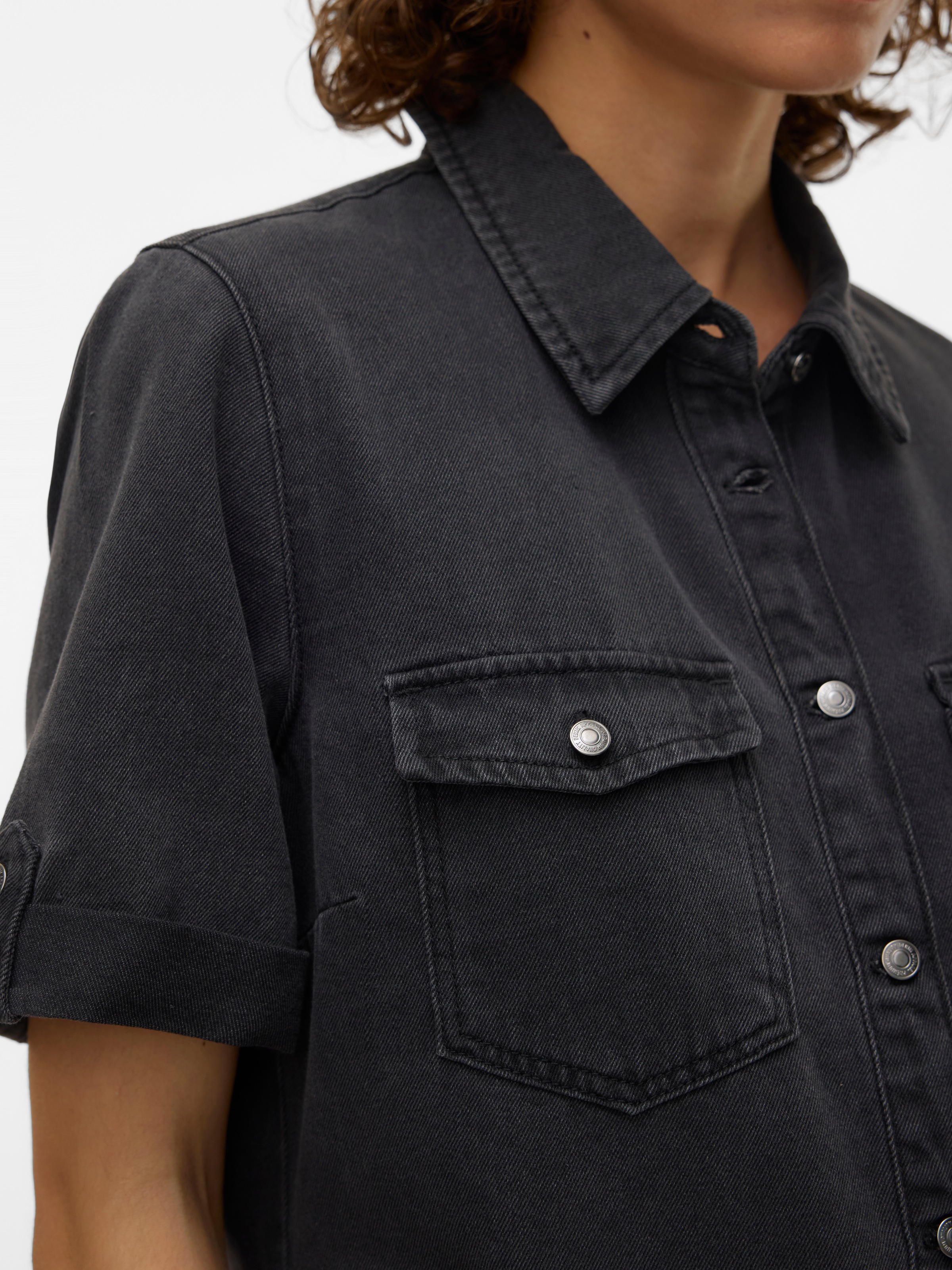 Vero Moda Jeanskleid »VMJENNIE SS SHORT DENIM DRESS NOOS« Brusttaschen