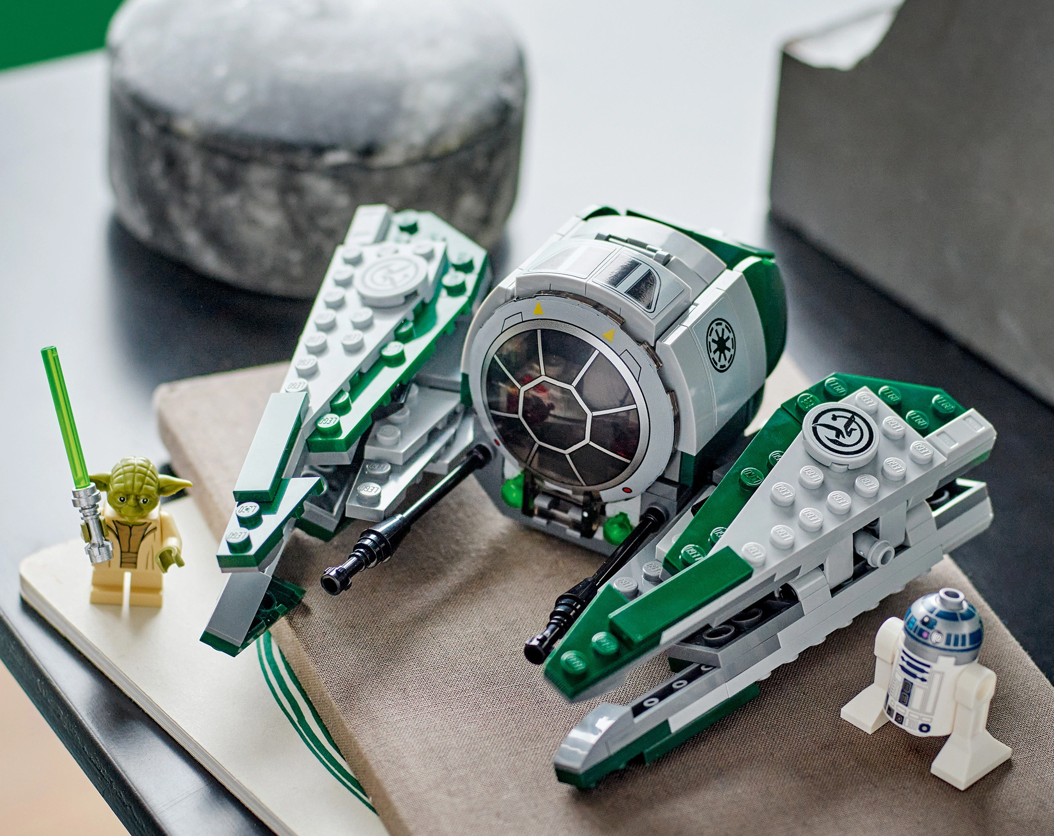 LEGO® Star Wars™ 75360 Yodas Jedi Starfighter™
