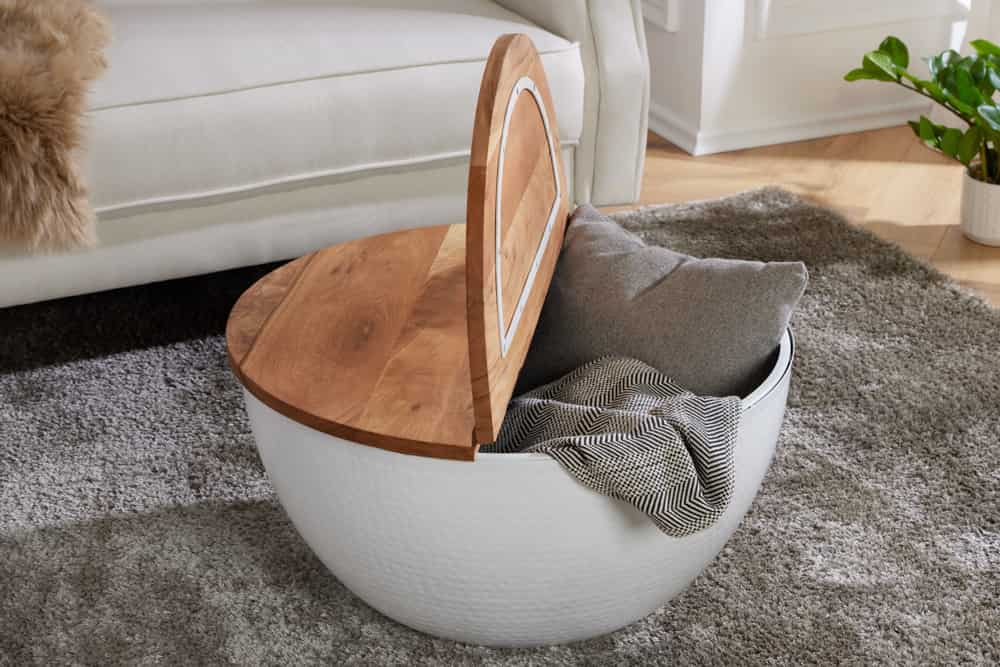 Runder Couchtisch ORIENT STORAGE 60cm weiß Akazienholz mit Stauraum Hammerschlag handmade