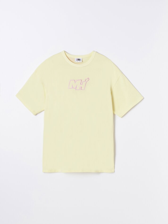 Camiseta Maxi Print Miami Heat NBA - Amarelo Pastel