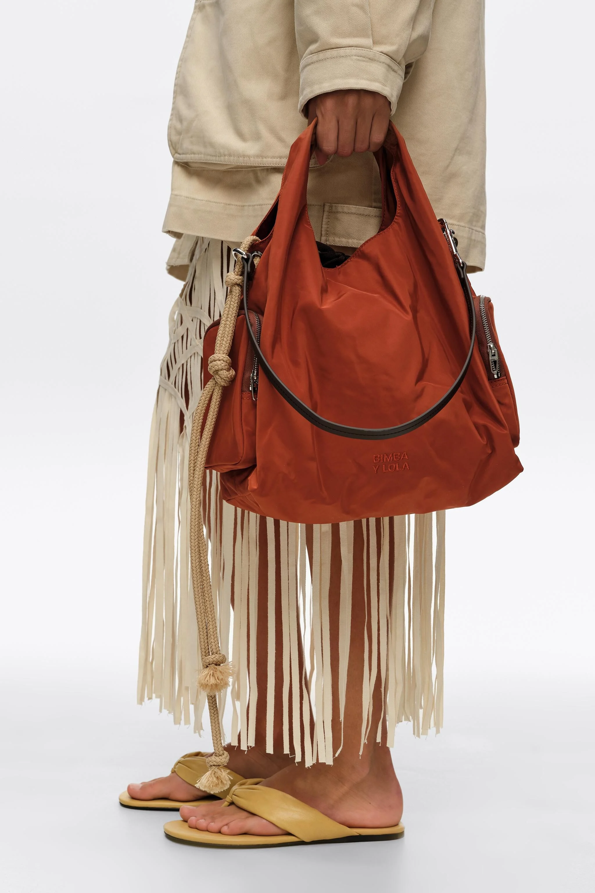Bolsa de mão média em náilon cor ferrugem