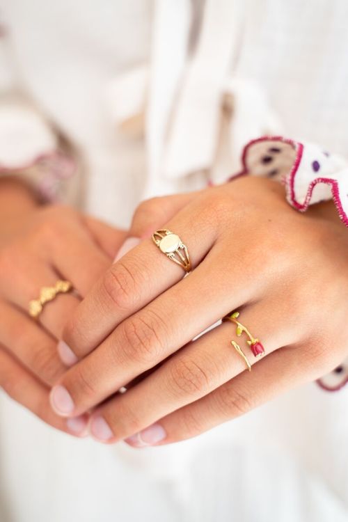 Vintage ring met gekleurde roos