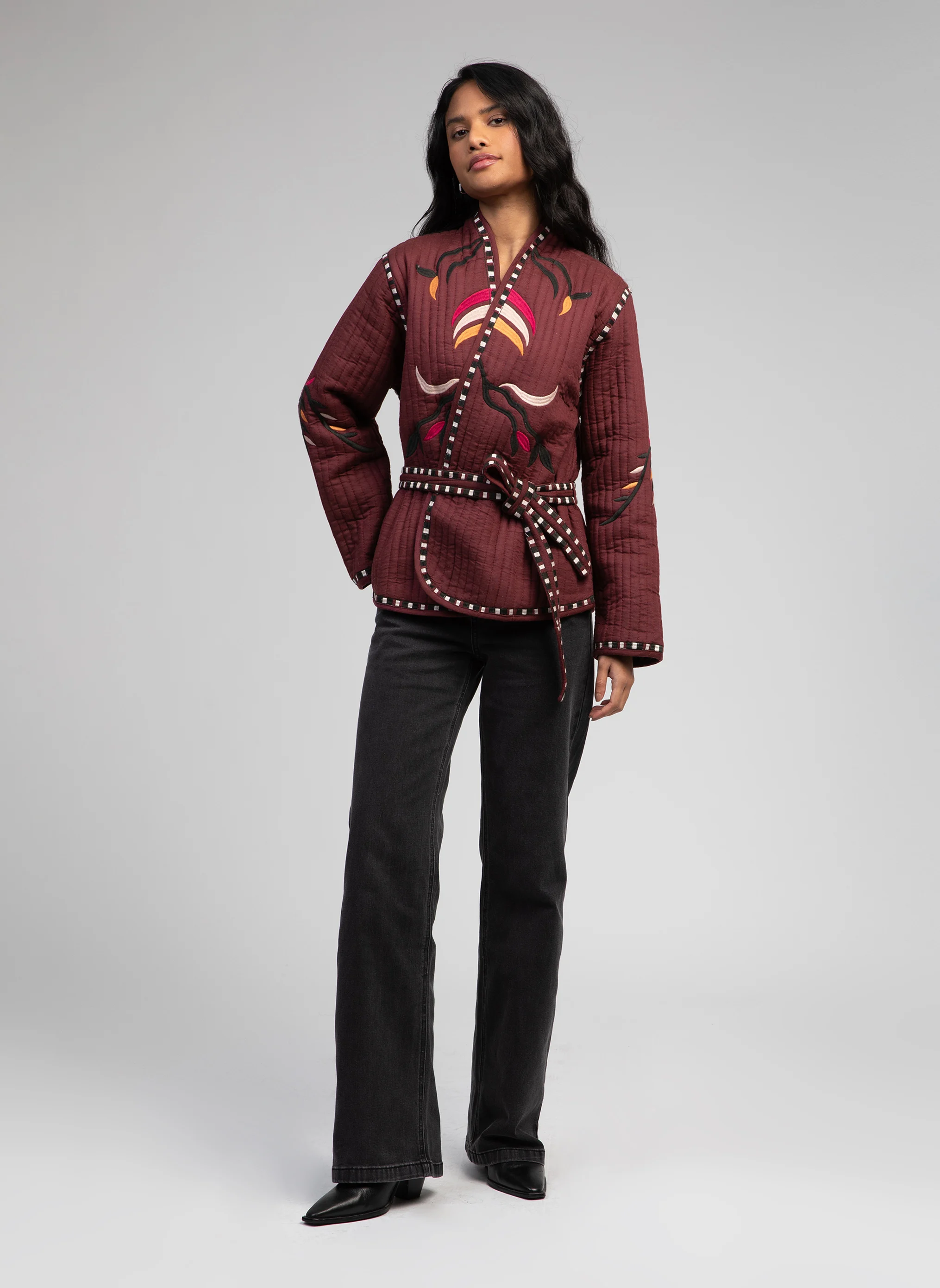 SARA - Veste cintrée brodée |