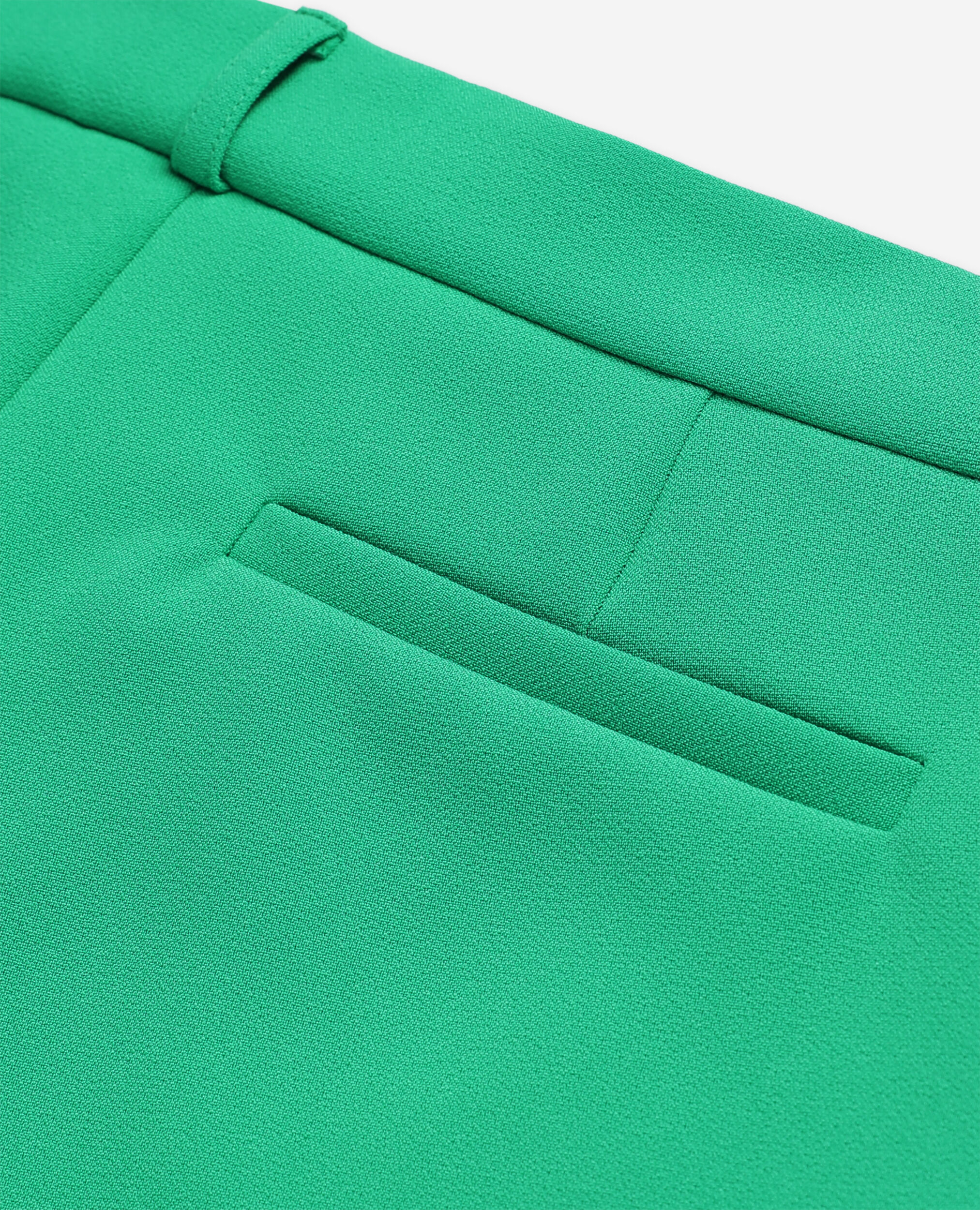 Short tailleur vert en crêpe