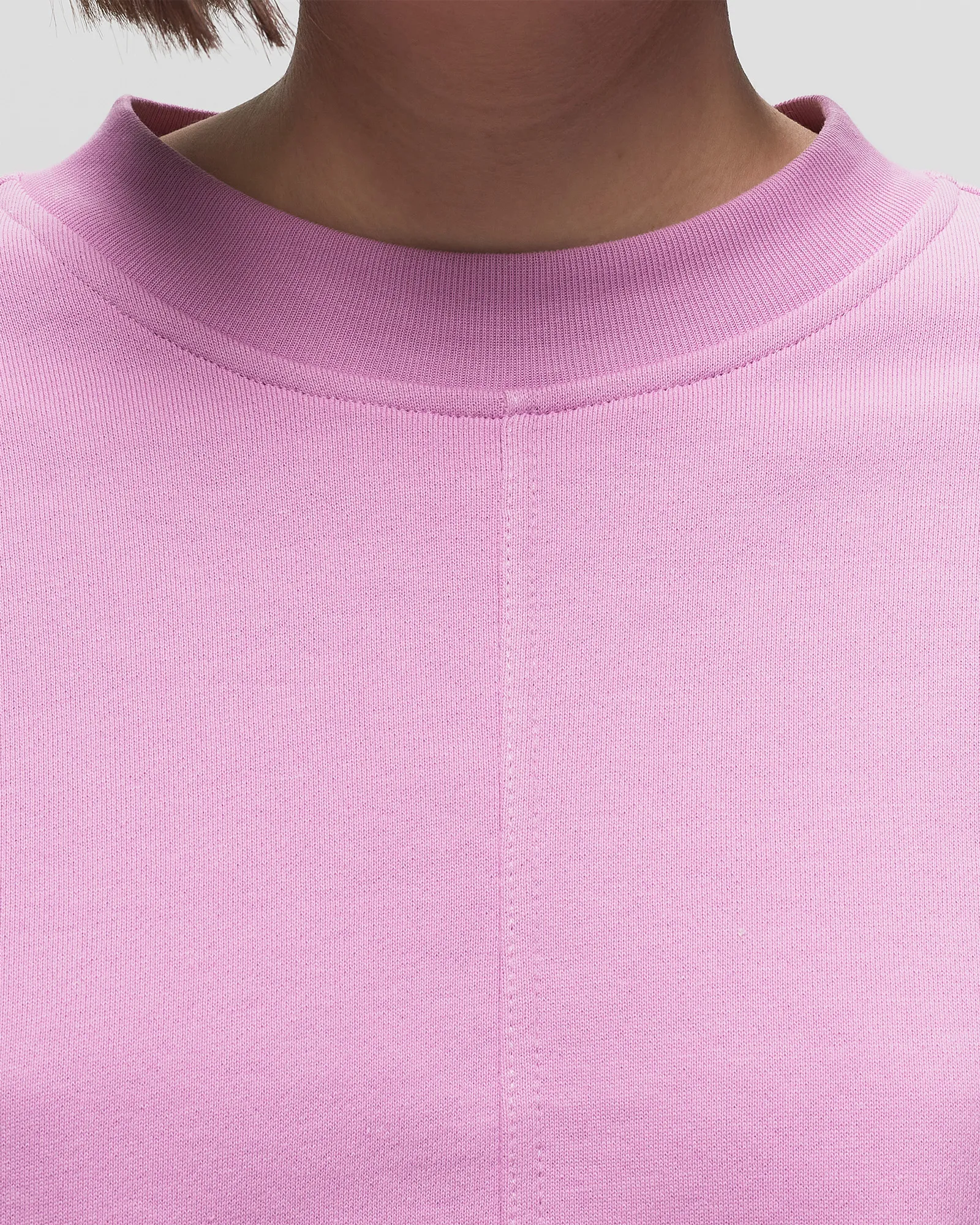 CLOSED CROPPED CREW NECK
