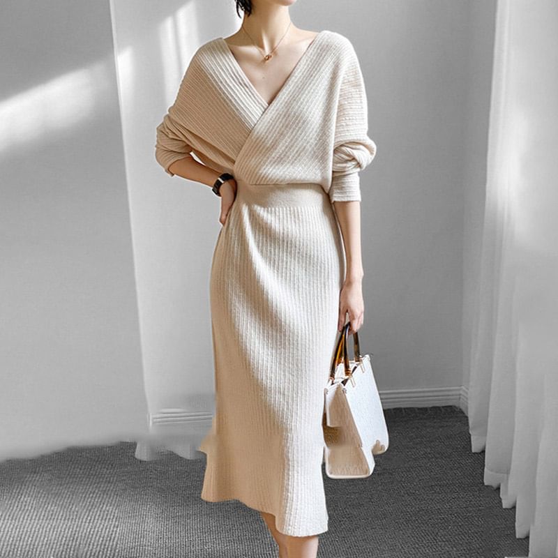 Whychunga - Lange mouwen V-hals effen geribbelde open rug midi-jurk met kokermodel